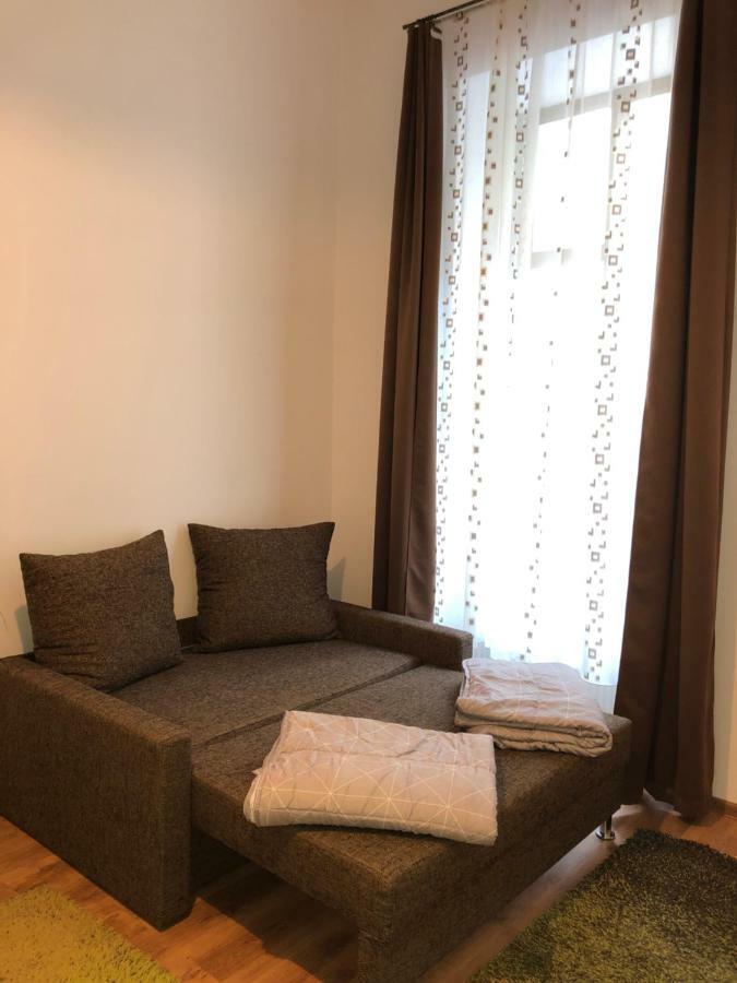 Poppys Apartment Arad Exterior photo